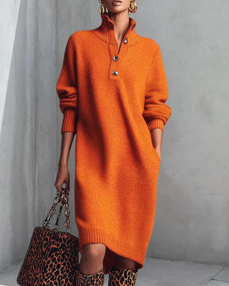 Ensfarvet Kjole Med Knapper Og Høj Hals