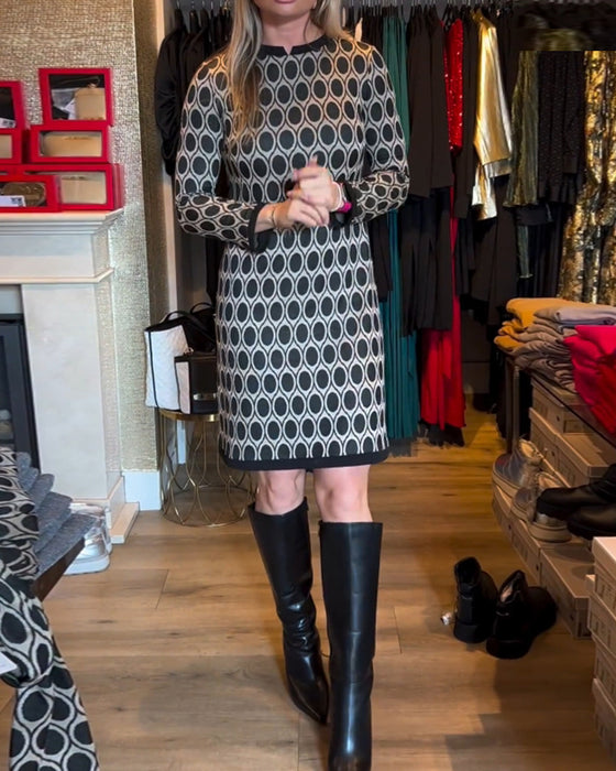 Cirkelmønstret knælang kjole