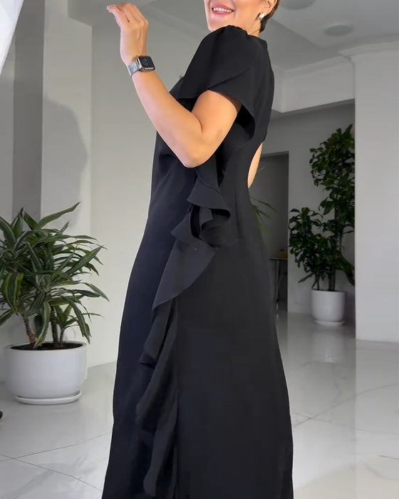 Moderne Ensfarvet Kjole Med Rys-Design