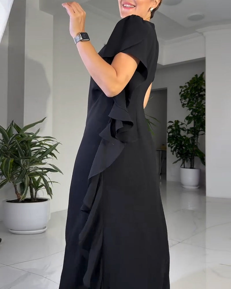 Moderne Ensfarvet Kjole Med Rys-Design