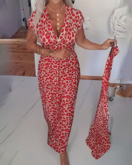 Elegant kjole med leopardprint og v-hals