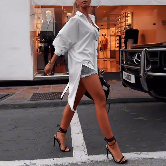 Hvid skjorte i uregelmæssig længde