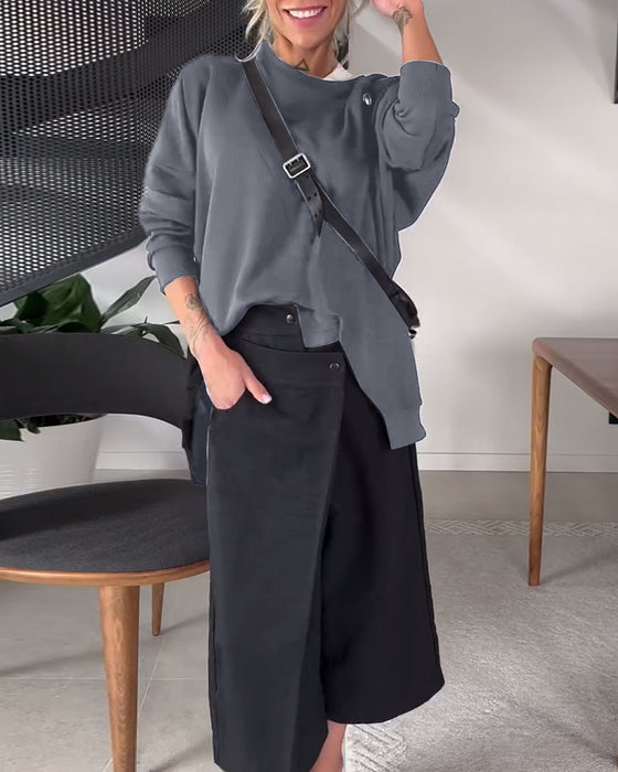 Sort sweater i løs pasform med slids