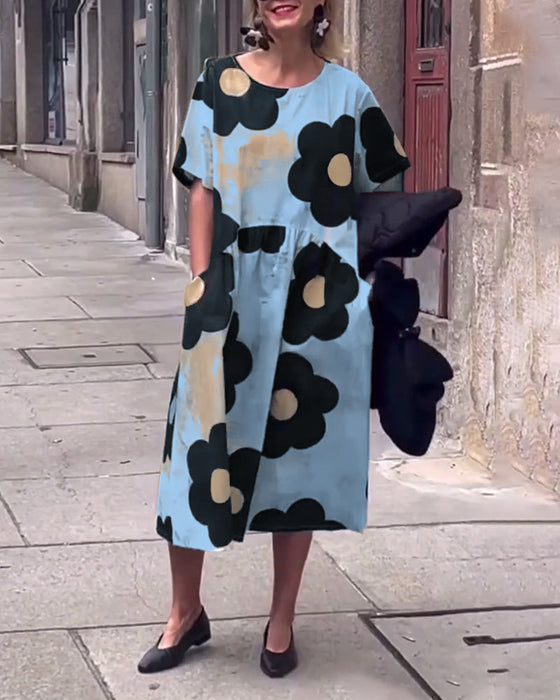 Kjole med store animerede blomstermotiver