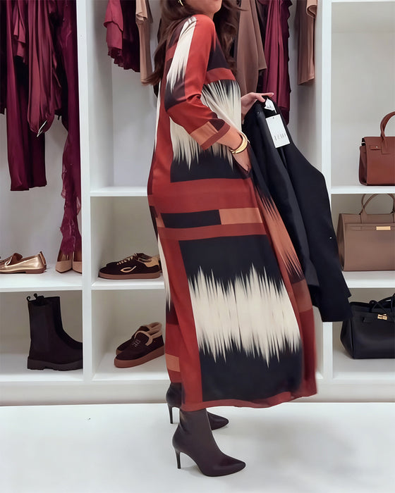 Moderne Trykt Kjole Med Rund Halsudskæring Og Lange Ærmer