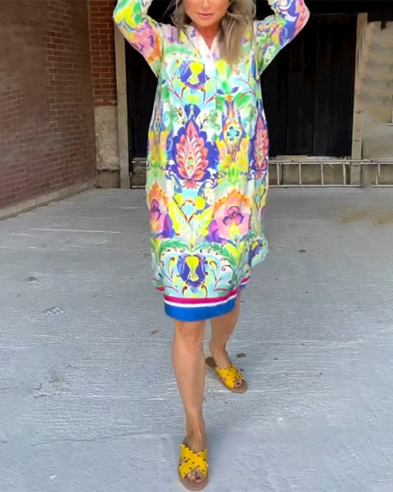 Mønstret kjole i løs pasform med V-hals