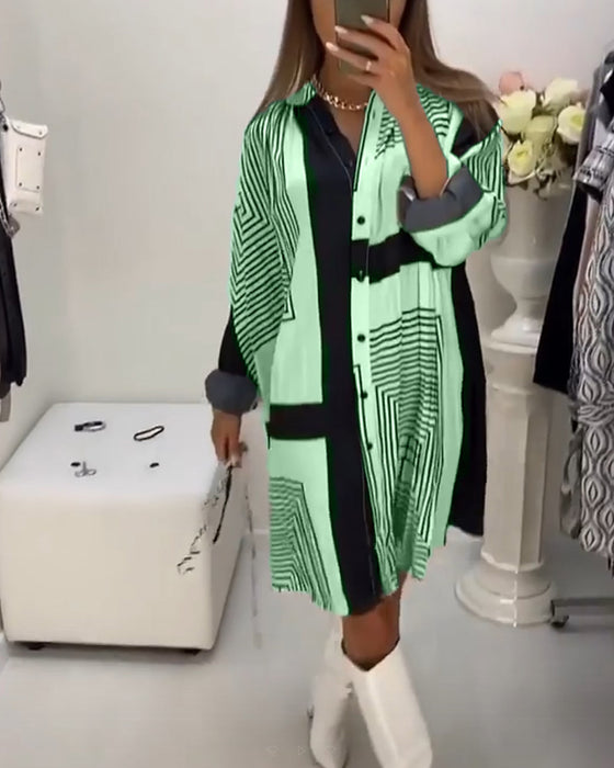 Oversized kjole med knapper og print