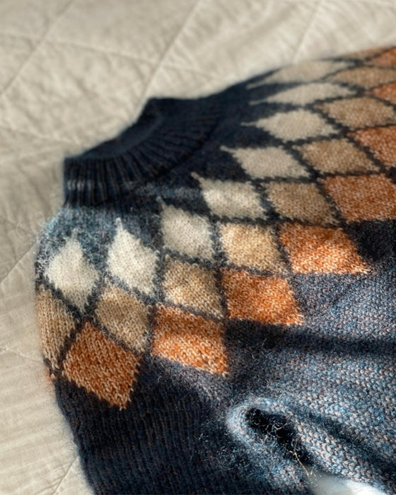 Pullover med geometrisk rombemønster