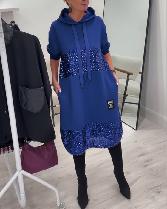 Kjole Med Hætte Og Moderigtigt Patchwork