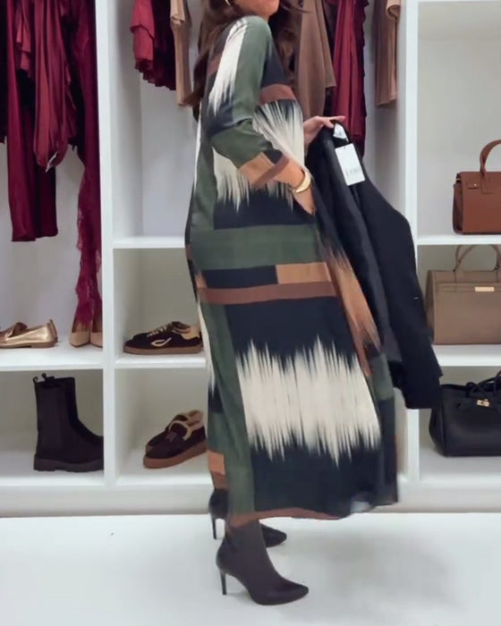 Moderne Trykt Kjole Med Rund Halsudskæring Og Lange Ærmer