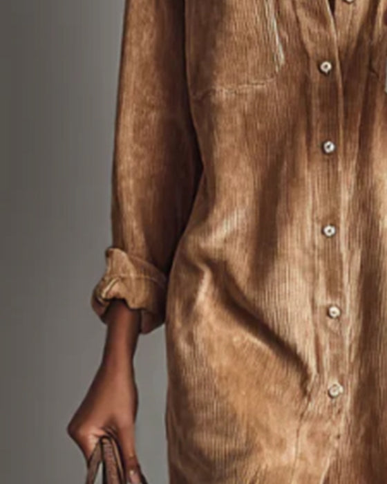 Moderne Og Elegant Kjole Med Krave