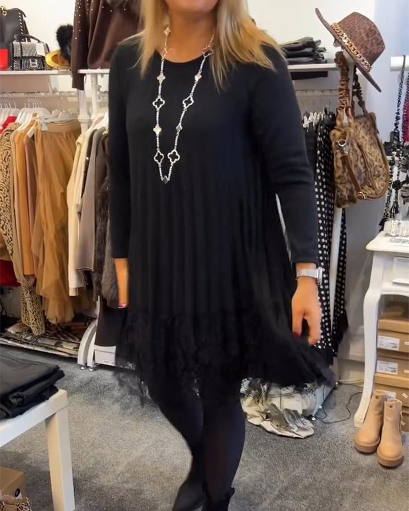 Løstsiddende Kjole Med Rund Halsudskæring Og Plisseret