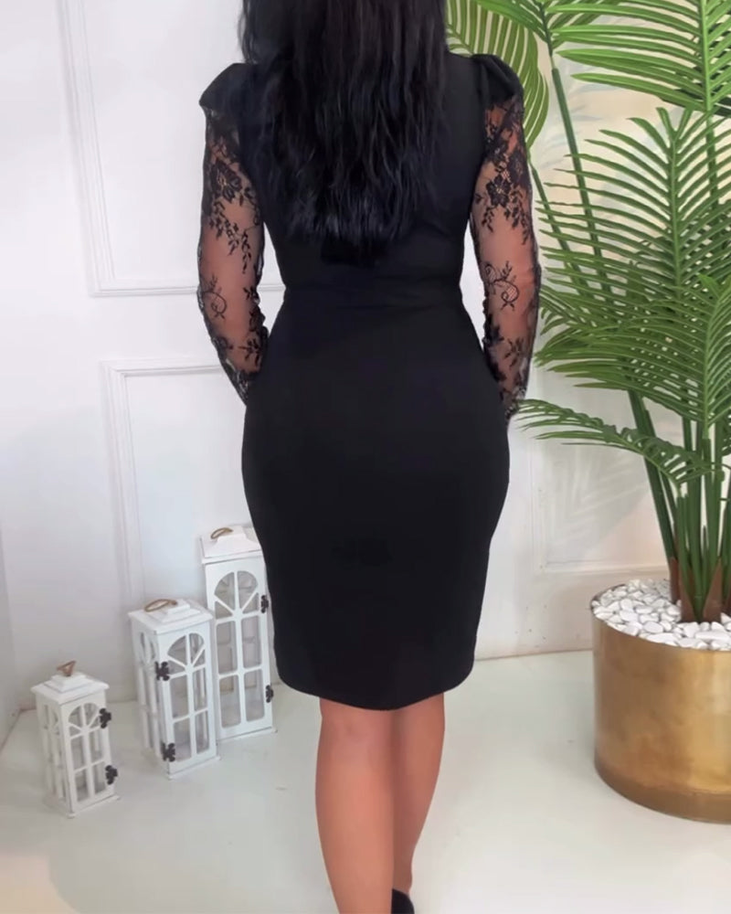 Slim fit kjole med mønstrede, gennemsigtige ærmer