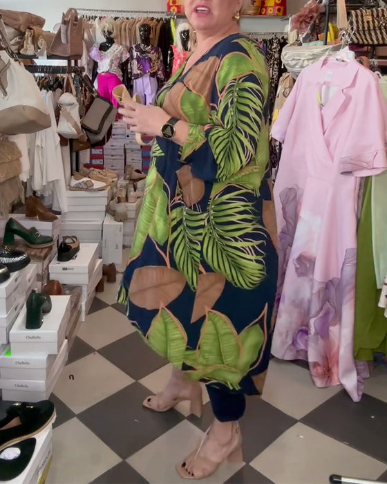 Løs Kjole Med Bladprint Og V-Udskæring