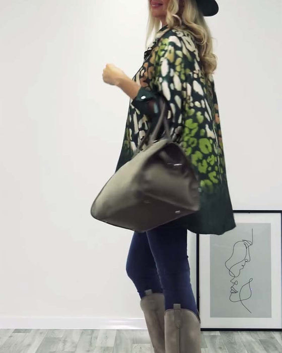 Grøn skjorte med leopardprint