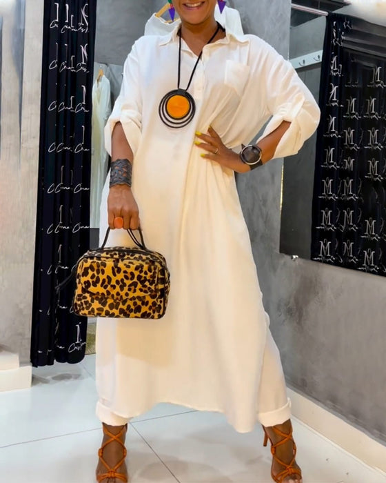 Hvid kjole med bred lapelkrave og lommer