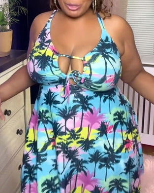 Badedragt med tropisk blomsterprint og shorts