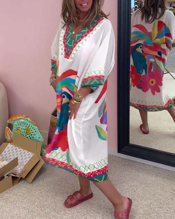 V-halset kjole med tropiske motiver