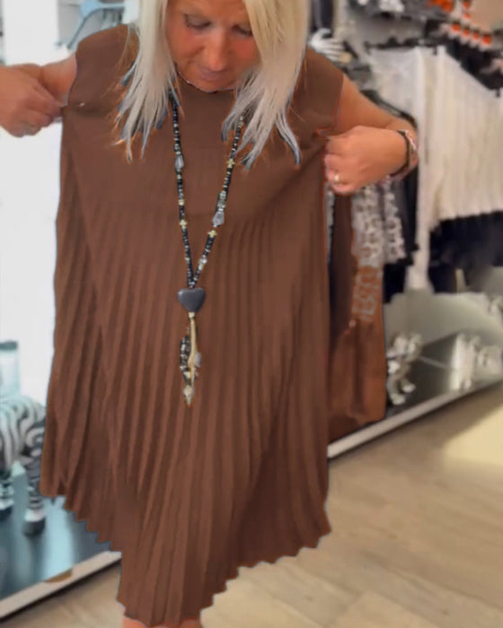 Kortærmet plisseret sort kjole