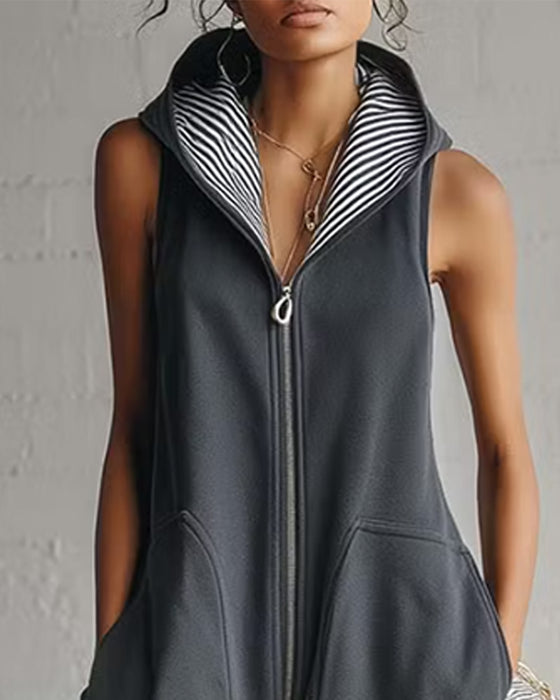 Ensfarvet Jumpsuit Med Hætte Og Lomme