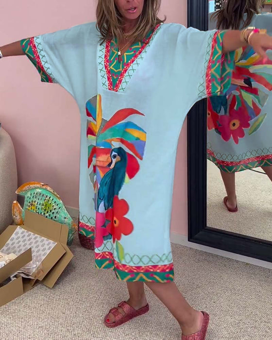 V-halset kjole med tropiske motiver