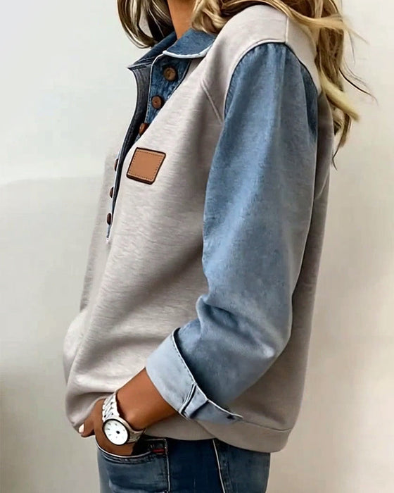 Stilfuld sweatshirt med denim-patchwork og lange ærmer