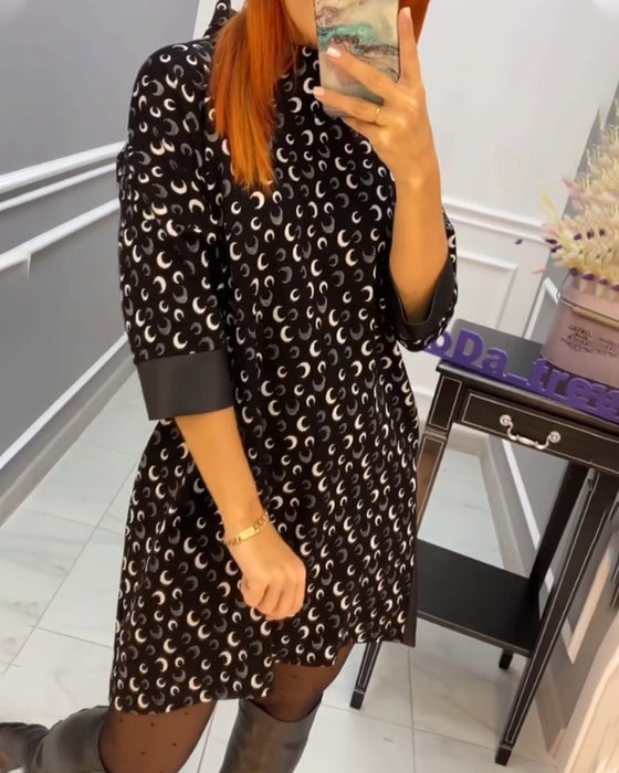 Afslappet sommerfugl kjole med print