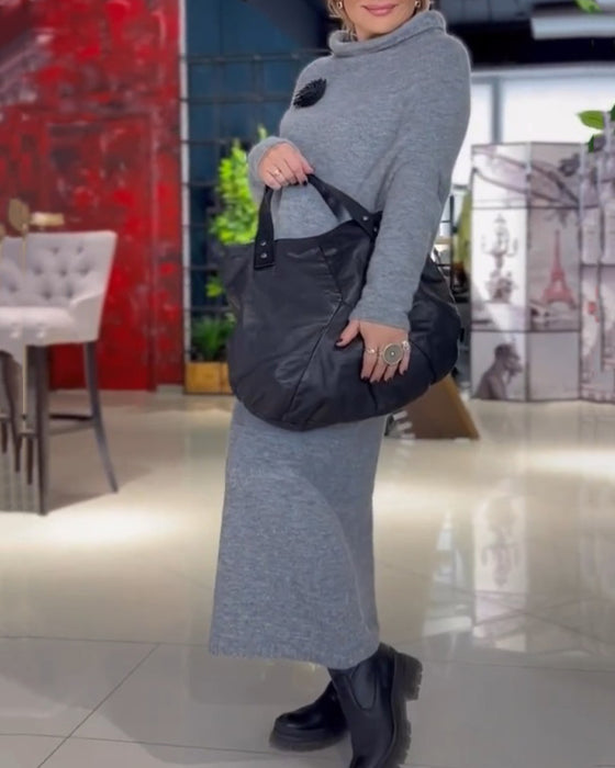 Kjole i løs pasform med rullekrave og lange ærmer