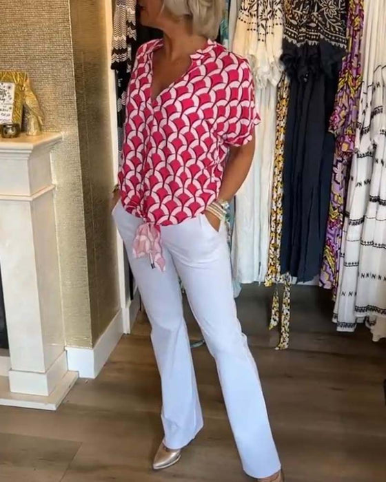 Kortærmet afslappet top med V-udskæring