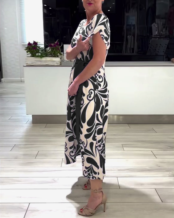 Elegant kortærmet kjole med print og taljebånd
