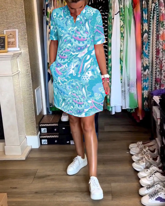 Knælang sommerkjole i farverigt design