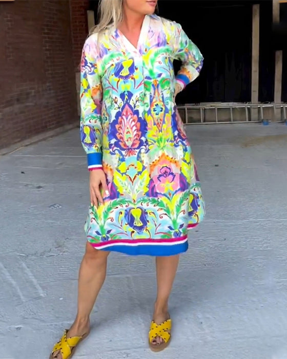 Mønstret kjole i løs pasform med V-hals