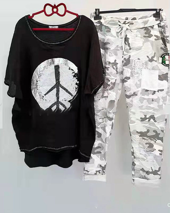 To-delt sæt | Peace T-shirt og bukser med camouflageprint