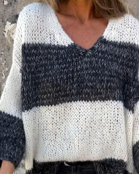V-halset afslappet sweater i kontrastdesign