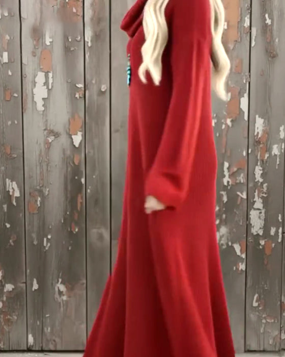 Ensfarvet Kjole Med Høj Halsudskæring Og Stilfuld Design