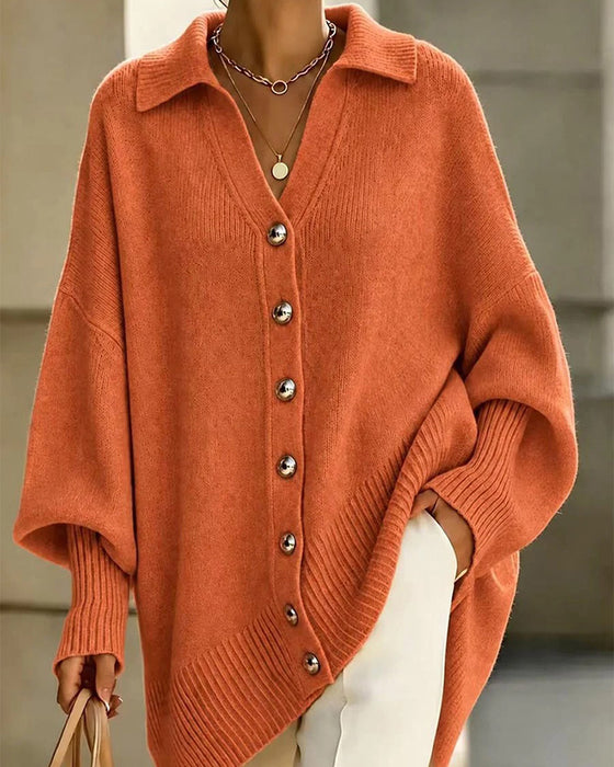 Løs cardigan med revers, V-hals og knapper
