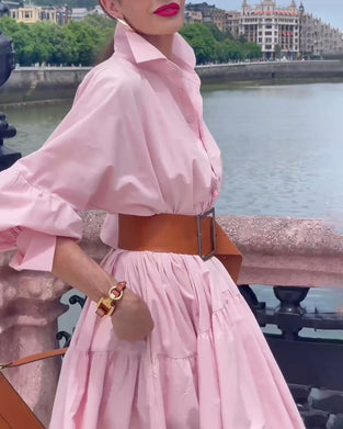 Lyserød maxikjole med flæser og skjortekrave