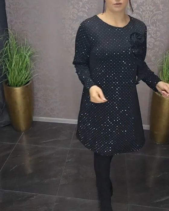 Skinnende aftenkjole med lange ærmer