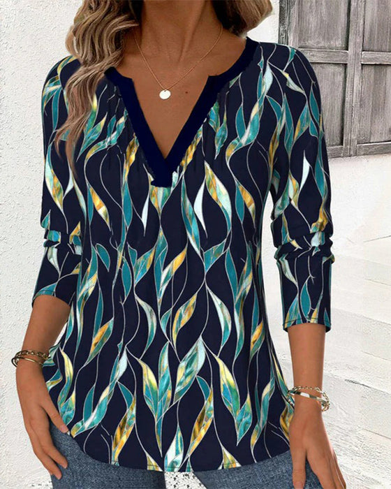 T-shirt med afslappet bladprint og v-hals