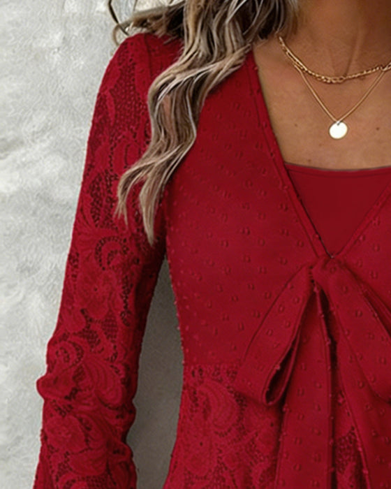 Ensfarvet Bluse Med Klokkearmer Og V-Hals