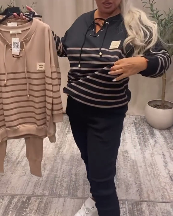 Todelt Sæt Med Afslappet Stribet Sportsbuks Ved Anklen