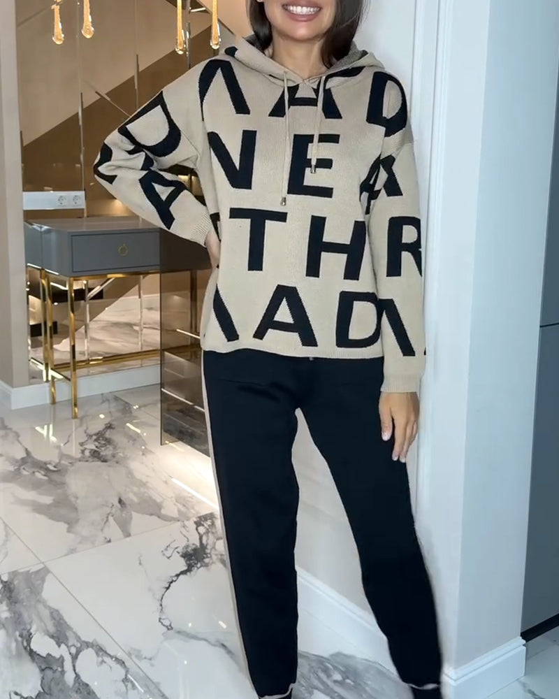 Todelt Sæt Med Hætte Og Bogstavsprint