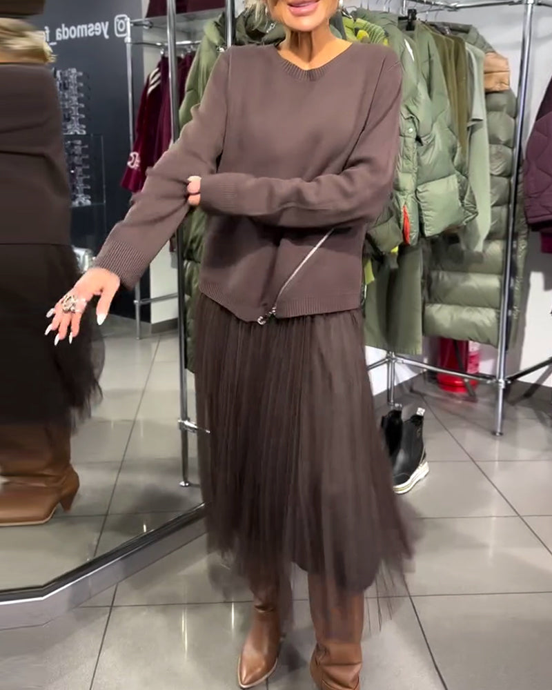 Stilet Sæt Med Rundhalet Sweater Og Lynlåsdetalje