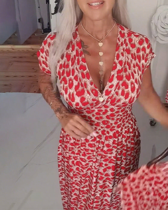 Elegant kjole med leopardprint og v-hals