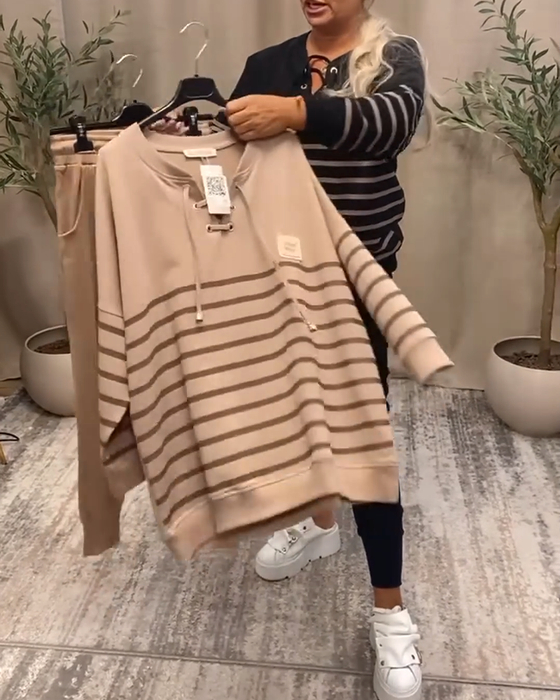 Todelt Sæt Med Afslappet Stribet Sportsbuks Ved Anklen