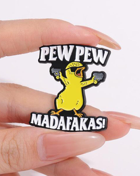 Broche med Bogstav & Tegneserie And Design