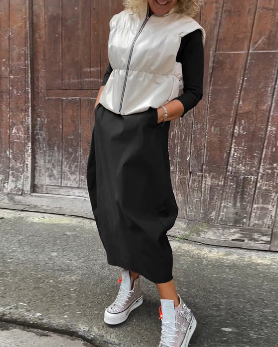 Enkel ensfarvet langærmet kjole med lommer