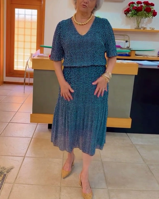 Delvist gennemsigtig kjole med V-udskæring