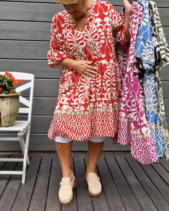 V-halset løs bluse med print