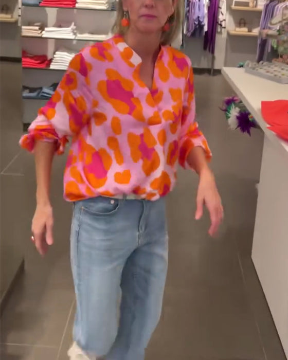 Afslappet top med V-udskæring og lanterneærmer